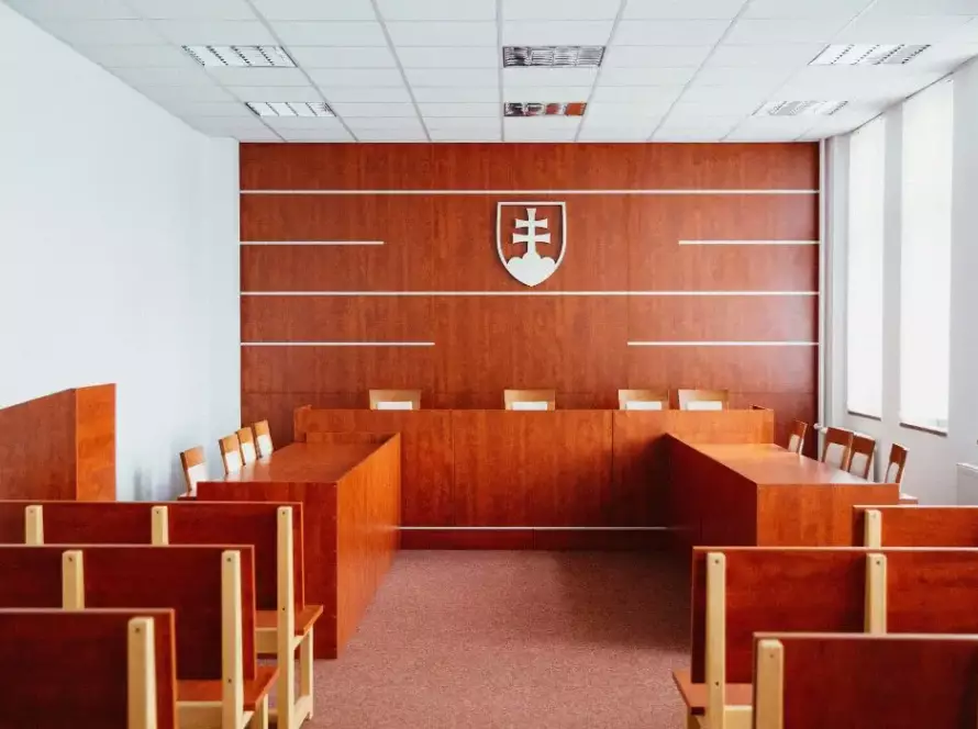 An empty Illinois courtroom with wooden benches and judge’s desk prepared for a DMV license Informal Hearing.